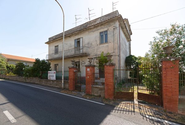 casa indipendente in vendita a Vitorchiano in zona Paparano