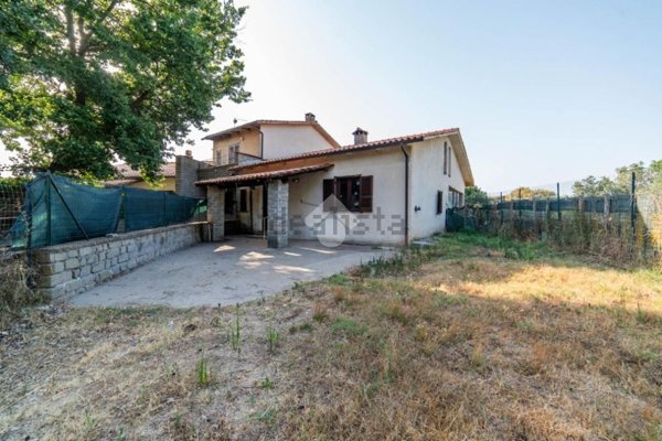 casa indipendente in vendita a Vitorchiano