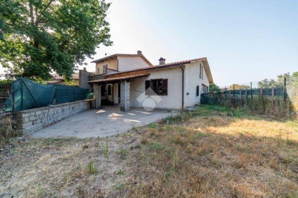 casa indipendente in vendita a Vitorchiano