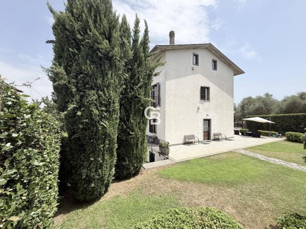 casa indipendente in vendita a Vitorchiano in zona Paparano