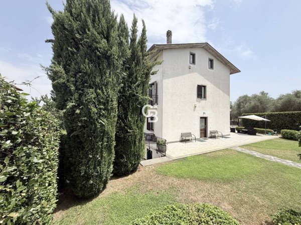 casa indipendente in vendita a Vitorchiano in zona Paparano