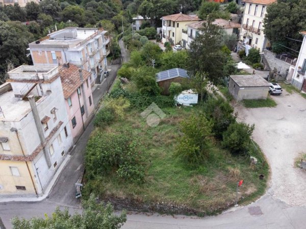 terreno in vendita a Vitorchiano in zona Paparano