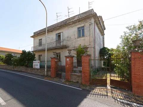 casa indipendente in vendita a Vitorchiano in zona Paparano