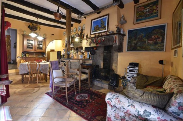 casa indipendente in vendita a Vitorchiano in zona Paparano