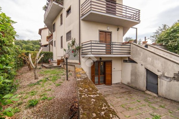 appartamento in vendita a Vitorchiano in zona Paparano
