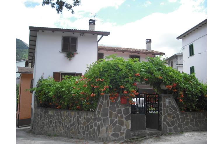 casa indipendente in vendita ad Amatrice