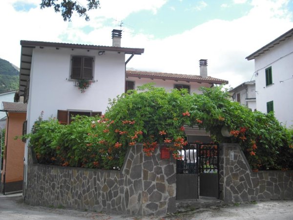 casa indipendente in vendita ad Amatrice