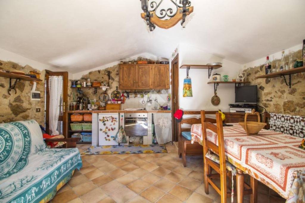 casa indipendente in vendita ad Antrodoco in zona Rocca di Fondi