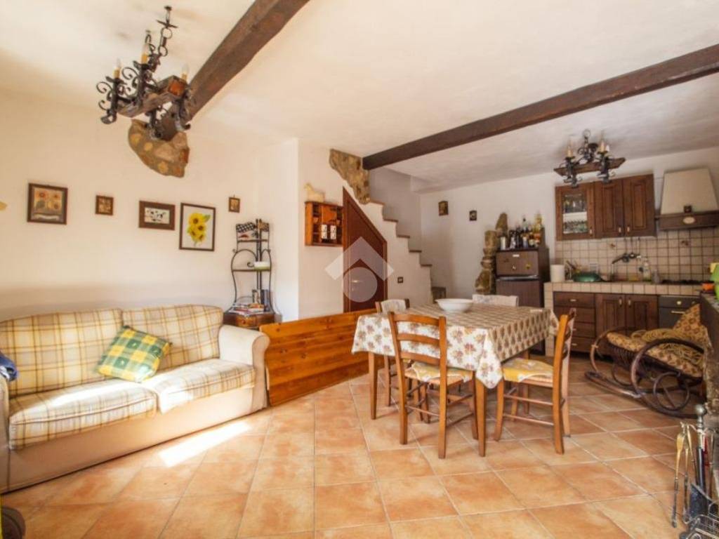 casa indipendente in vendita ad Antrodoco in zona Rocca di Fondi