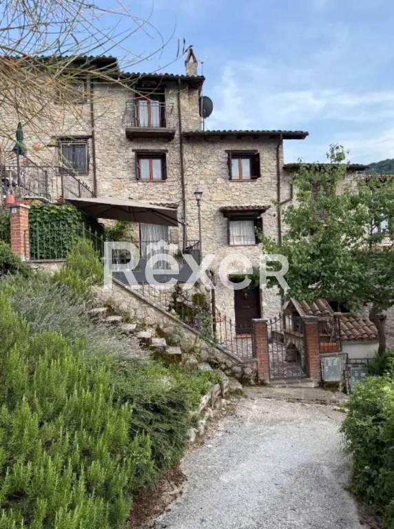 casa indipendente in vendita ad Antrodoco in zona Rocca di Fondi