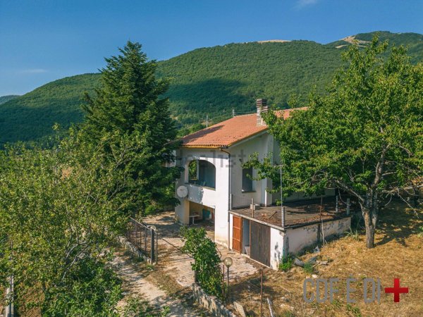casa indipendente in vendita ad Antrodoco in zona Rocca di Corno