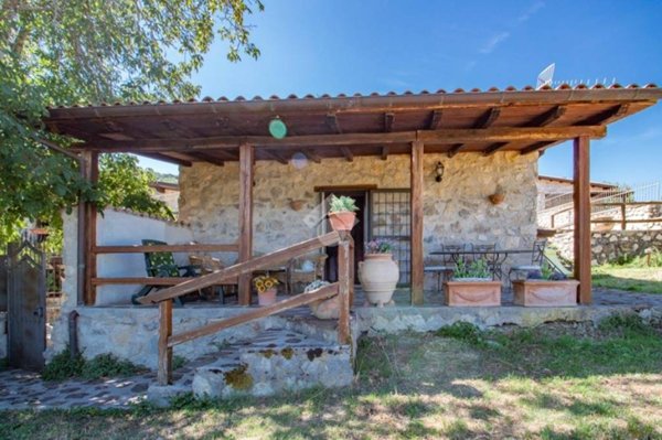 casa indipendente in vendita ad Antrodoco in zona Rocca di Fondi
