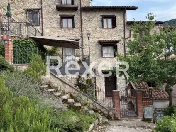 casa indipendente in vendita ad Antrodoco in zona Rocca di Fondi
