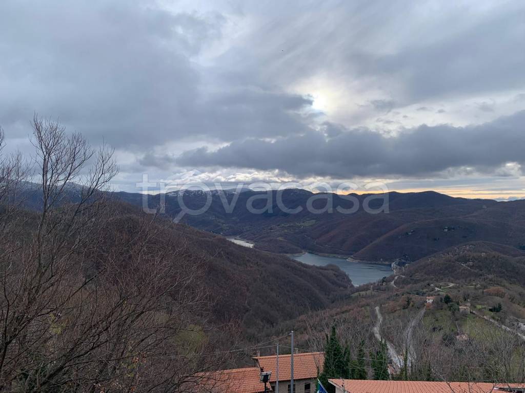 appartamento in vendita ad Ascrea in zona Stìpes