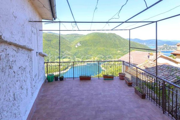 casa indipendente in vendita ad Ascrea in zona Ascrea