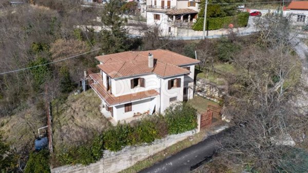 casa indipendente in vendita ad Ascrea in zona Ascrea