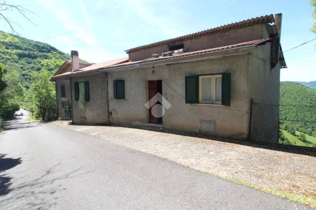 casa indipendente in vendita ad Ascrea in zona Stìpes
