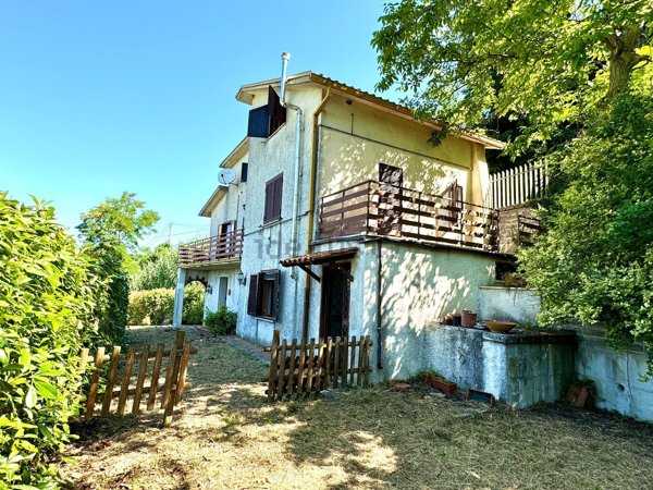 casa indipendente in vendita a Belmonte in Sabina