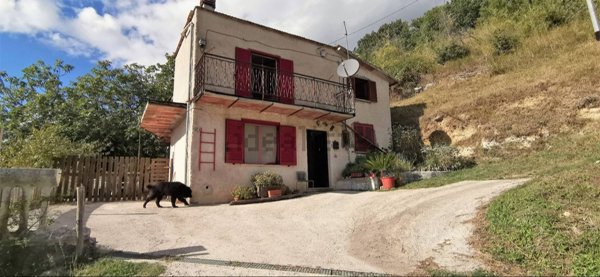 casa indipendente in vendita a Belmonte in Sabina