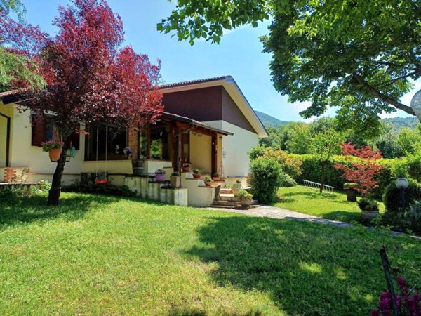 casa indipendente in vendita a Borbona