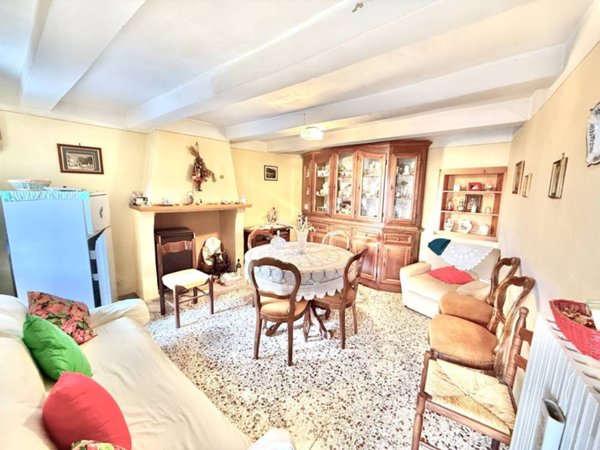 casa indipendente in vendita a Borbona