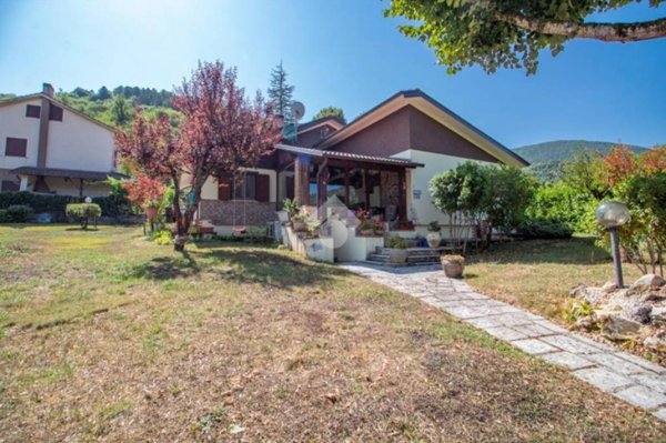 casa indipendente in vendita a Borbona