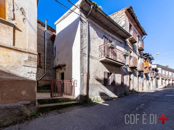 casa indipendente in vendita a Borgorose in zona Villerose