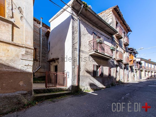 appartamento in vendita a Borgorose in zona Villerose