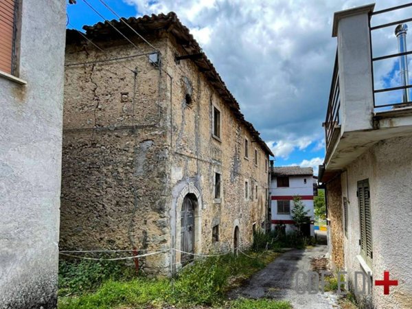 casale in vendita a Borgorose in zona Collorso