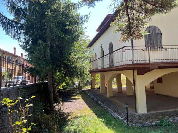 casa indipendente in vendita a Borgorose in zona Corvaro