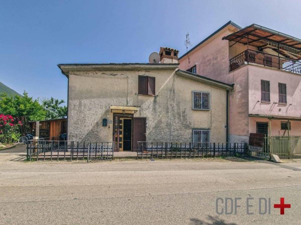 appartamento in vendita a Borgorose in zona Corvaro