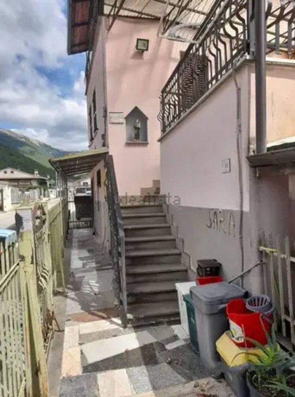 casa indipendente in vendita a Borgorose in zona Corvaro