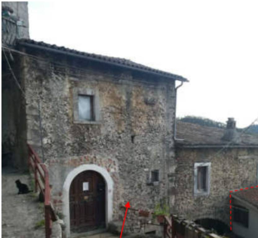 appartamento in vendita a Borgorose in zona Castelmenardo