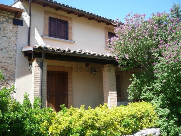 casa semindipendente in vendita a Borgorose in zona Spedino