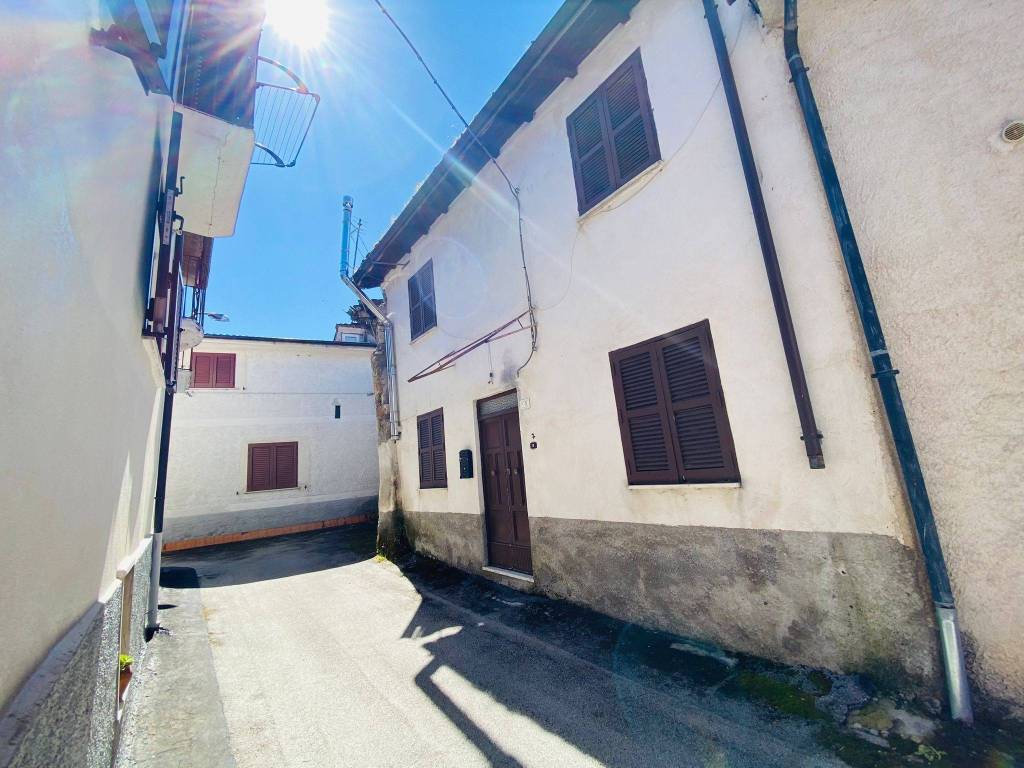 casa indipendente in vendita a Borgorose in zona Torano