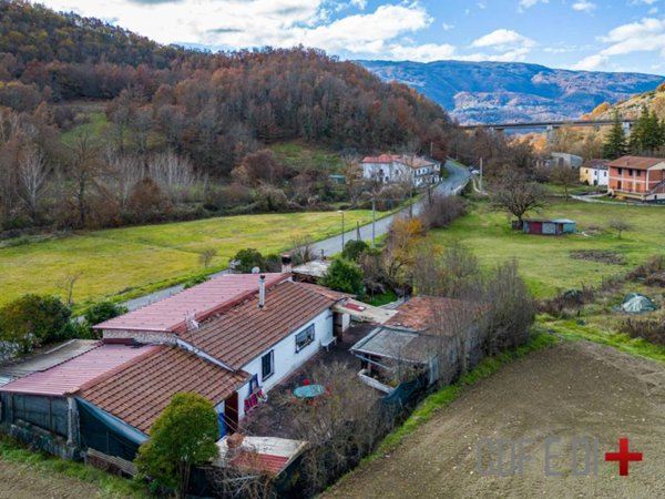 casa indipendente in vendita a Borgorose in zona Pagliara