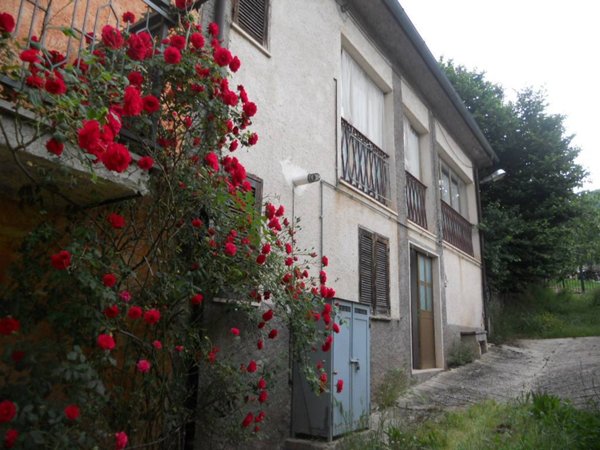 casa indipendente in vendita a Borgorose in zona Villerose