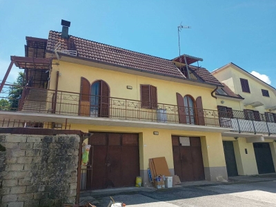 appartamento in vendita a Borgorose in zona Santa Anatolia
