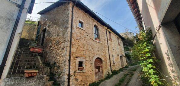 casa indipendente in vendita a Borgorose in zona Santa Anatolia