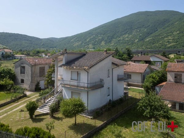 casa indipendente in vendita a Borgorose in zona Torano