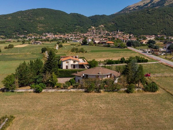 casa indipendente in vendita a Borgorose in zona Corvaro
