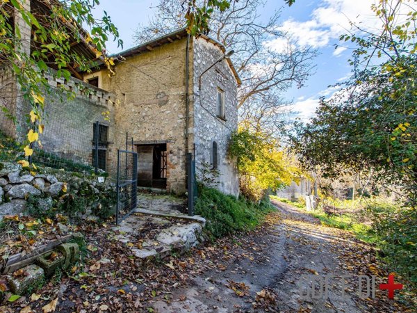 appartamento in vendita a Borgorose in zona Colleviati