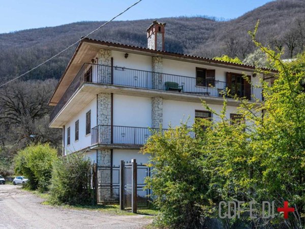 appartamento in vendita a Borgorose in zona Poggiovalle