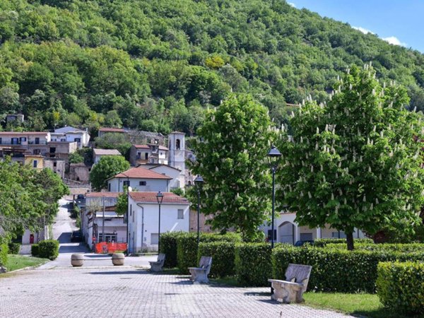 casa indipendente in vendita a Borgorose in zona Corvaro