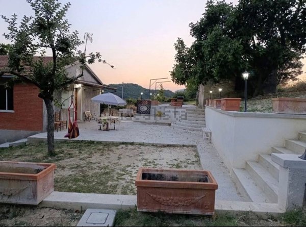 casa indipendente in vendita a Borgorose in zona Colleviati