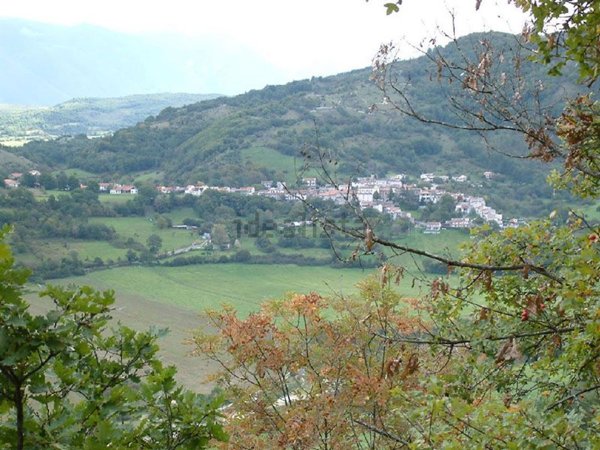 appartamento in vendita a Borgorose in zona Villerose