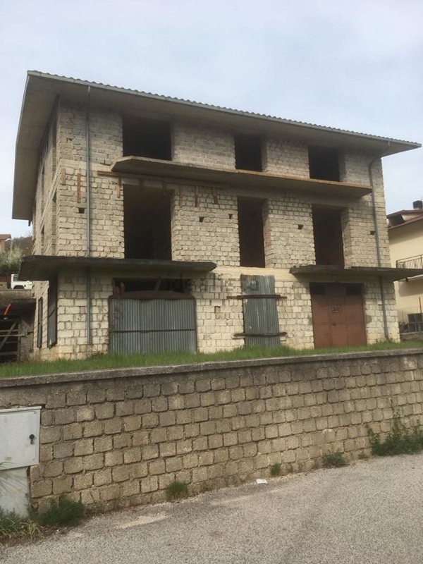 appartamento in vendita a Borgorose in zona Santa Anatolia