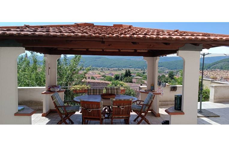 casa indipendente in vendita a Borgorose in zona Corvaro