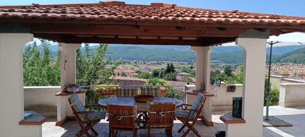 casa indipendente in vendita a Borgorose in zona Corvaro