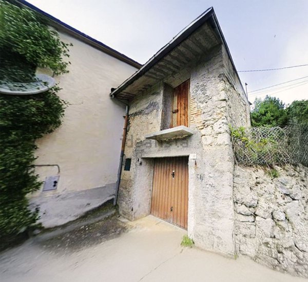 casa indipendente in vendita a Borgorose in zona Spedino